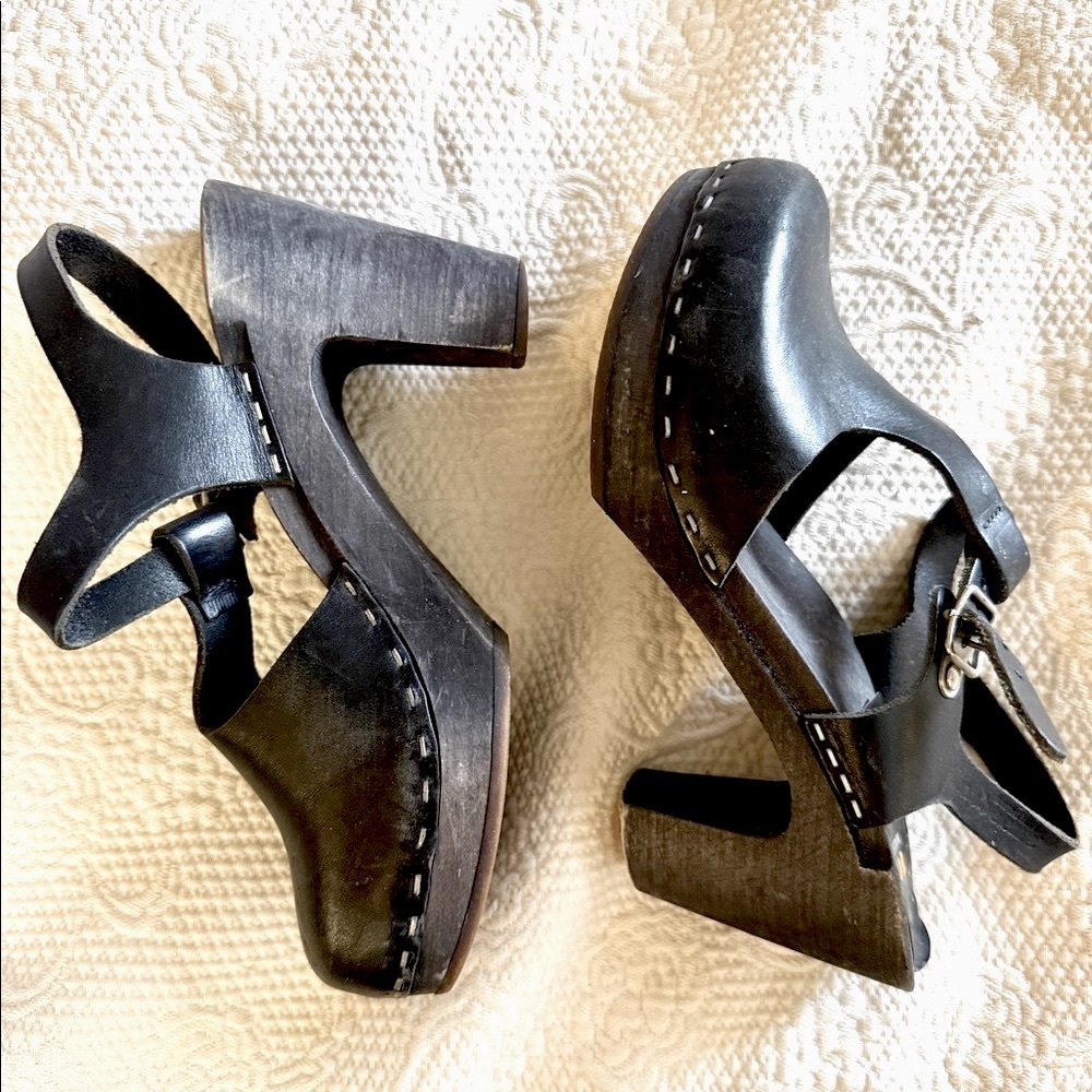 SWEDISH HASBEENS T STRAP CLOG 36 black